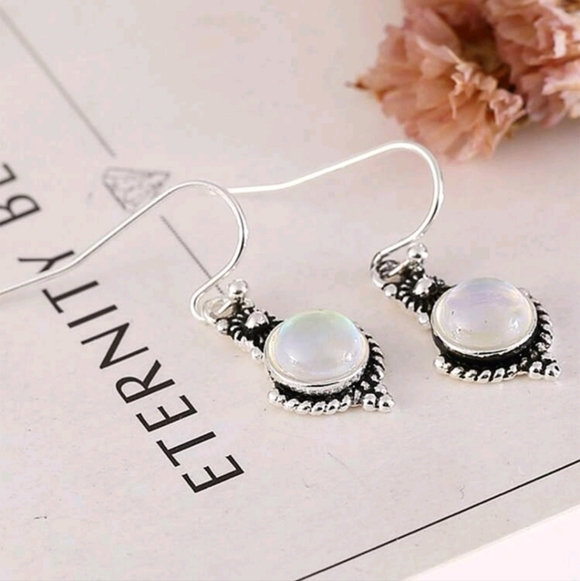 ✨3 FOR $28✨🆕️ ANTIQUED SILVER-TONE MOONSTONE EARRINGS - Picture 2 of 4